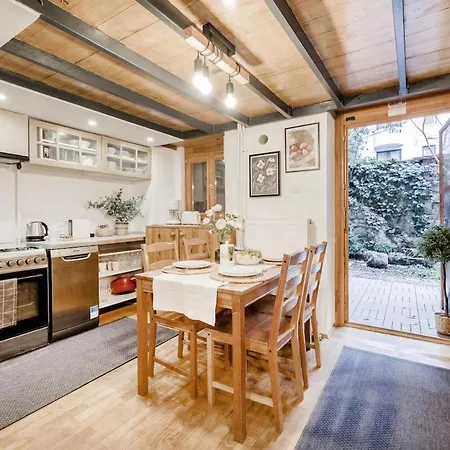 Garden Retreat 4br Oasis In Jewish Quarter ブダペスト